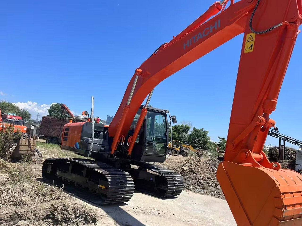 HITACHI ZX200-5G - Excavadora de cadenas: foto 1 HITACHI ZX200-5G - Excavadora de cadenas: foto 1