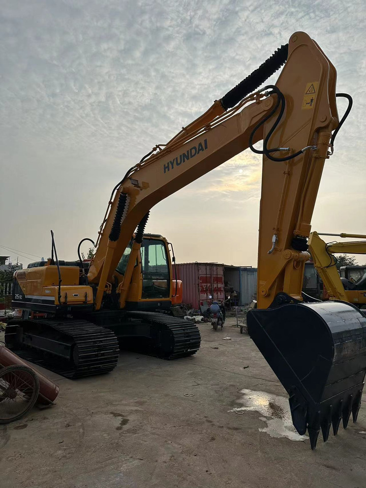 HYUNDAI R215-9C - Excavadora de cadenas: foto 4 HYUNDAI R215-9C - Excavadora de cadenas: foto 4