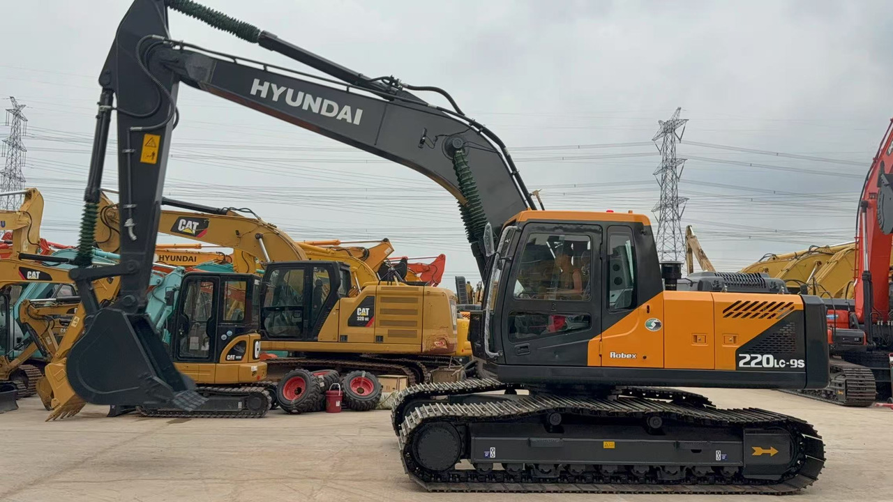 HYUNDAI R220LC-9S - Excavadora de cadenas: foto 3 HYUNDAI R220LC-9S - Excavadora de cadenas: foto 3