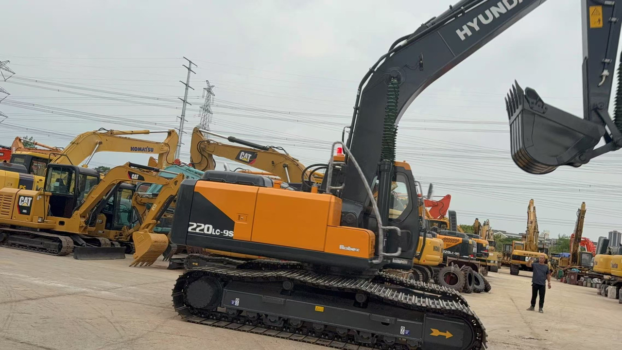 HYUNDAI R220LC-9S - Excavadora de cadenas: foto 2 HYUNDAI R220LC-9S - Excavadora de cadenas: foto 2