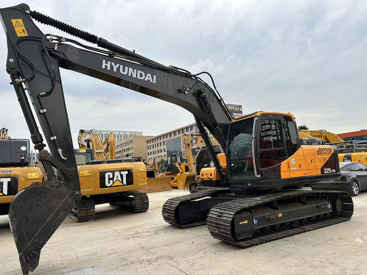 HYUNDAI R225LC-9S - Excavadora de cadenas: foto 2 HYUNDAI R225LC-9S - Excavadora de cadenas: foto 2