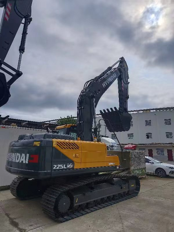 HYUNDAI R225LVS - Excavadora de cadenas: foto 1 HYUNDAI R225LVS - Excavadora de cadenas: foto 1