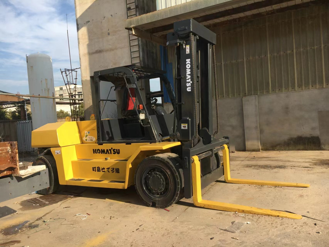 KOMATSU 15-ton - Carretilla elevadora diésel: foto 1 KOMATSU 15-ton - Carretilla elevadora diésel: foto 1