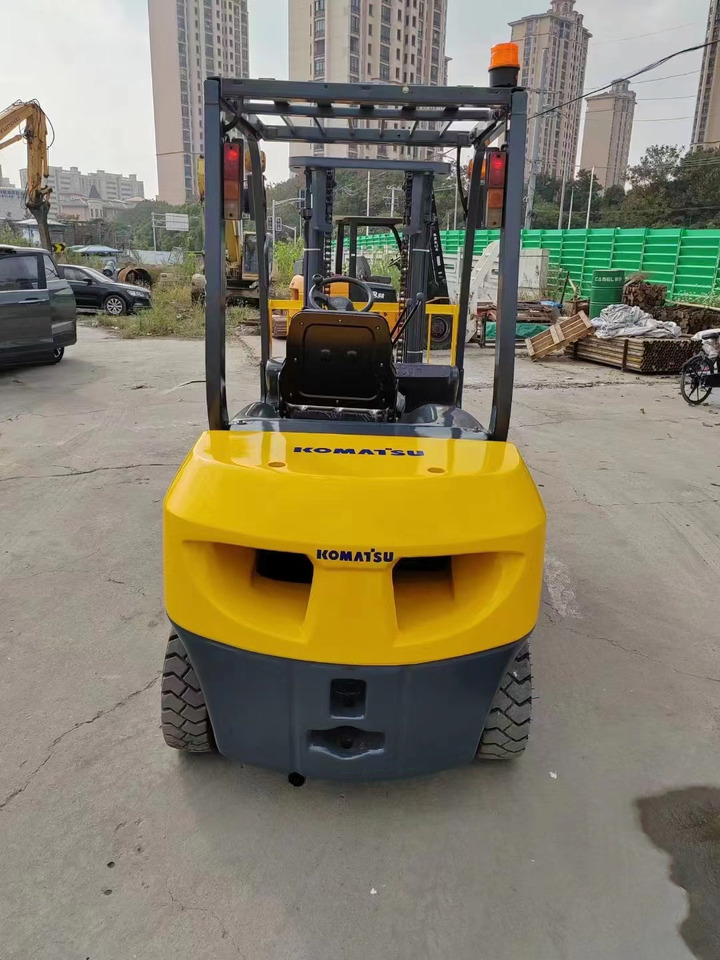 KOMATSU 3-ton - Carretilla elevadora diésel: foto 2 KOMATSU 3-ton - Carretilla elevadora diésel: foto 2