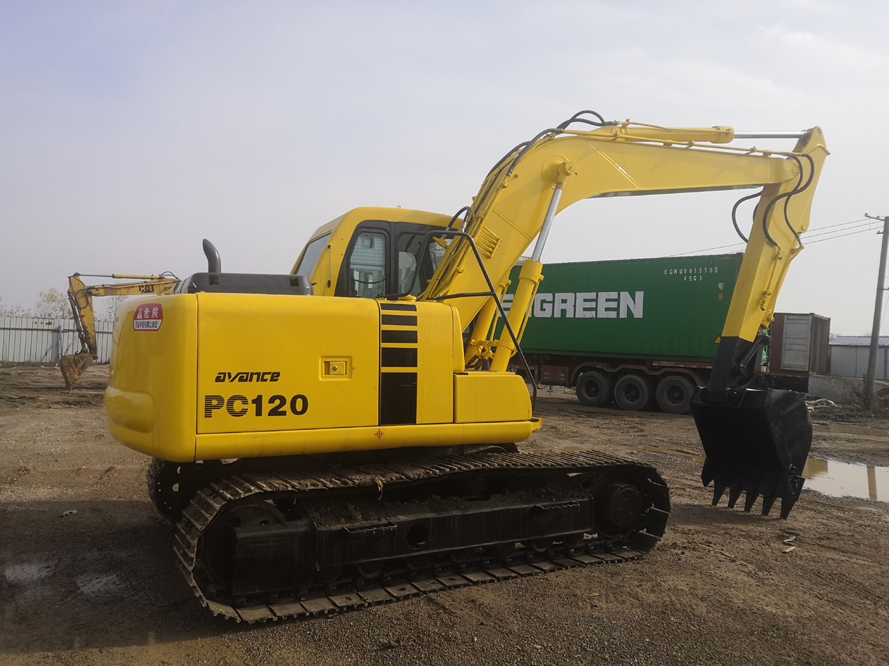 KOMATSU PC120-6 - Excavadora de cadenas: foto 1 KOMATSU PC120-6 - Excavadora de cadenas: foto 1