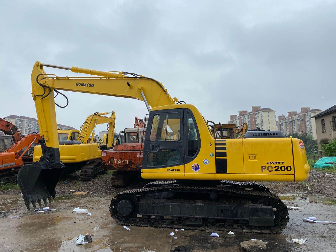 KOMATSU PC200-6 - Excavadora de cadenas: foto 4 KOMATSU PC200-6 - Excavadora de cadenas: foto 4