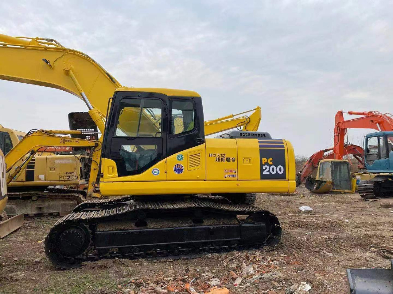 KOMATSU PC200-7 - Excavadora de cadenas: foto 1 KOMATSU PC200-7 - Excavadora de cadenas: foto 1
