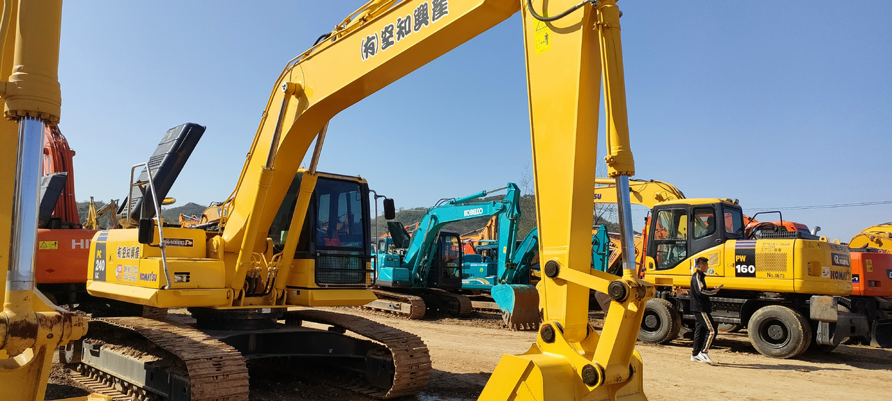 KOMATSU PC240-8 - Excavadora de cadenas: foto 3 KOMATSU PC240-8 - Excavadora de cadenas: foto 3