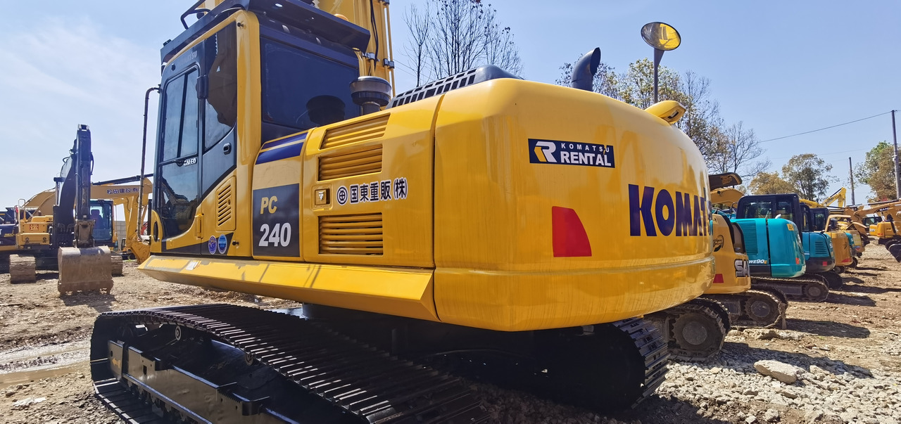 KOMATSU PC240-8 - Excavadora de cadenas: foto 1 KOMATSU PC240-8 - Excavadora de cadenas: foto 1