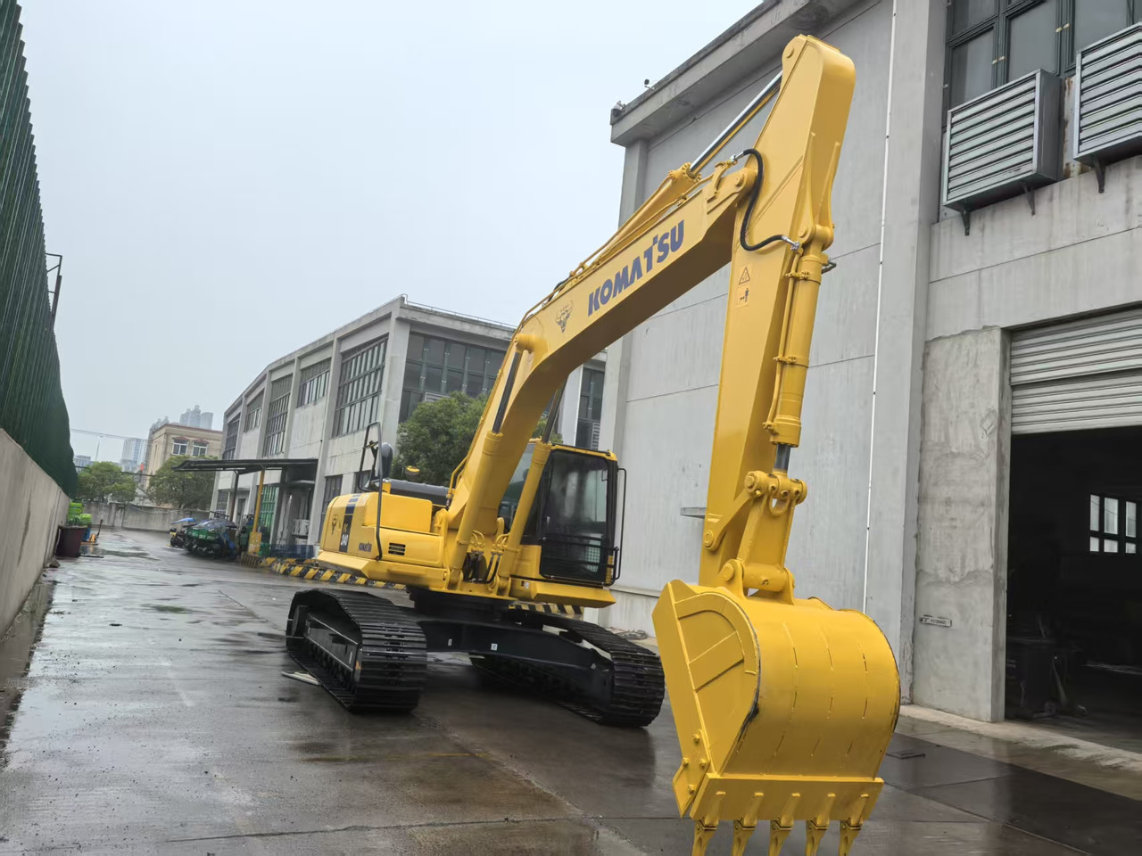 KOMATSU PC240LC-8M0 - Excavadora de cadenas: foto 2 KOMATSU PC240LC-8M0 - Excavadora de cadenas: foto 2