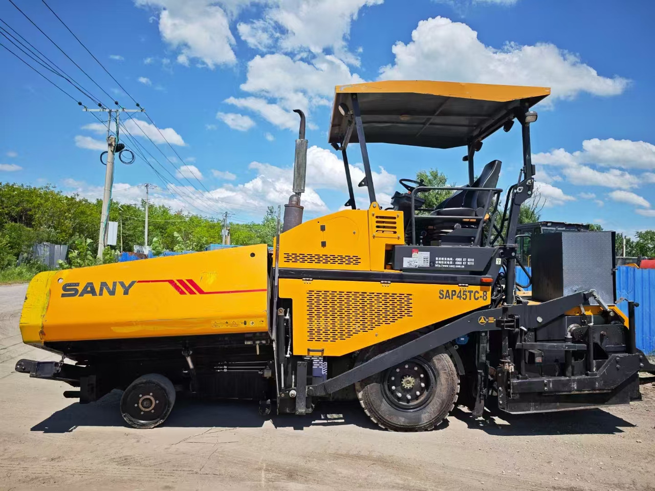 SANY SAP45TC-8 - Pavimentadora de asfalto: foto 1 SANY SAP45TC-8 - Pavimentadora de asfalto: foto 1