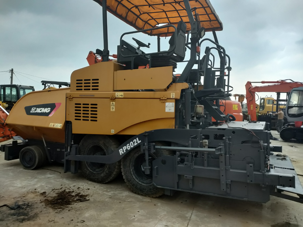 XCMG RP602L - Pavimentadora de asfalto: foto 2 XCMG RP602L - Pavimentadora de asfalto: foto 2