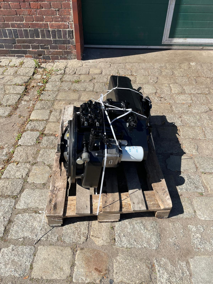 Clark Hurth 12.6HR18627-8 - Caja de cambios para Maquinaria de construcción: foto 3 Clark Hurth 12.6HR18627-8 - Caja de cambios para Maquinaria de construcción: foto 3