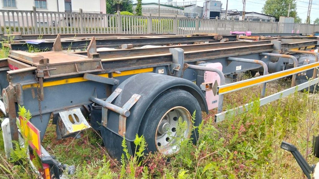 CARDI RIMORCHIO CARDI SCARRABILE PNEUMATICO - Remolque multilift/ Portacontenedores de cadenas: foto 3 CARDI RIMORCHIO CARDI SCARRABILE PNEUMATICO - Remolque multilift/ Portacontenedores de cadenas: foto 3