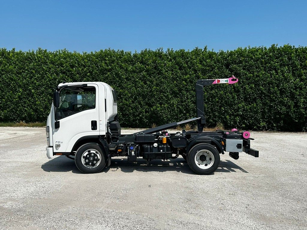 ISUZU P75 NUOVO SCARRABILE - Camión multibasculante: foto 2 ISUZU P75 NUOVO SCARRABILE - Camión multibasculante: foto 2