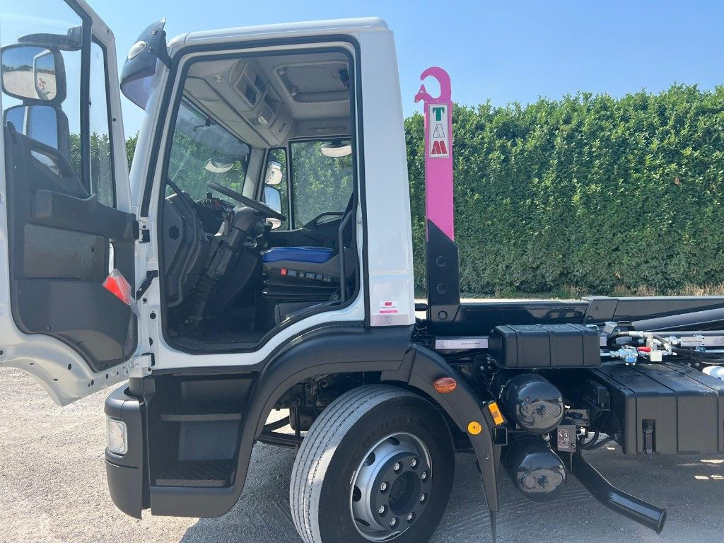 IVECO EUROCARGO 140E25 SCARRABILE - Camión multibasculante: foto 4 IVECO EUROCARGO 140E25 SCARRABILE - Camión multibasculante: foto 4