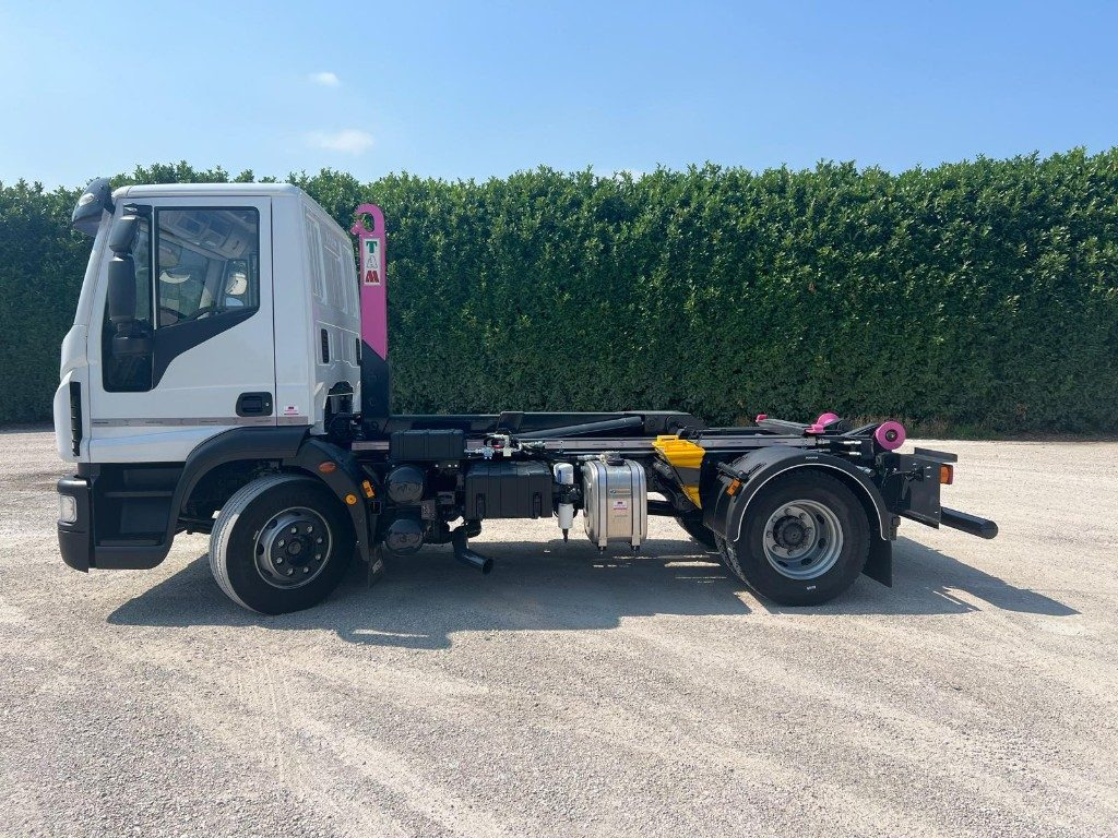 IVECO EUROCARGO 140E25 SCARRABILE - Camión multibasculante: foto 2 IVECO EUROCARGO 140E25 SCARRABILE - Camión multibasculante: foto 2