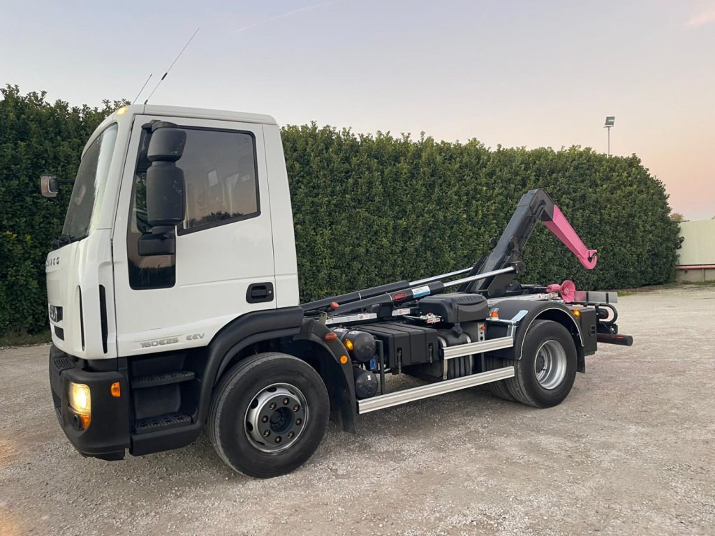 IVECO EUROCARGO 160E25 SCARRABILE - Camión multibasculante: foto 2 IVECO EUROCARGO 160E25 SCARRABILE - Camión multibasculante: foto 2