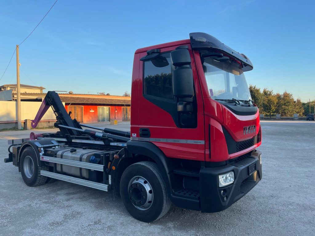 IVECO EUROCARGO 160E32 CON SCARRABILE NUOVO - Camión multibasculante: foto 2 IVECO EUROCARGO 160E32 CON SCARRABILE NUOVO - Camión multibasculante: foto 2