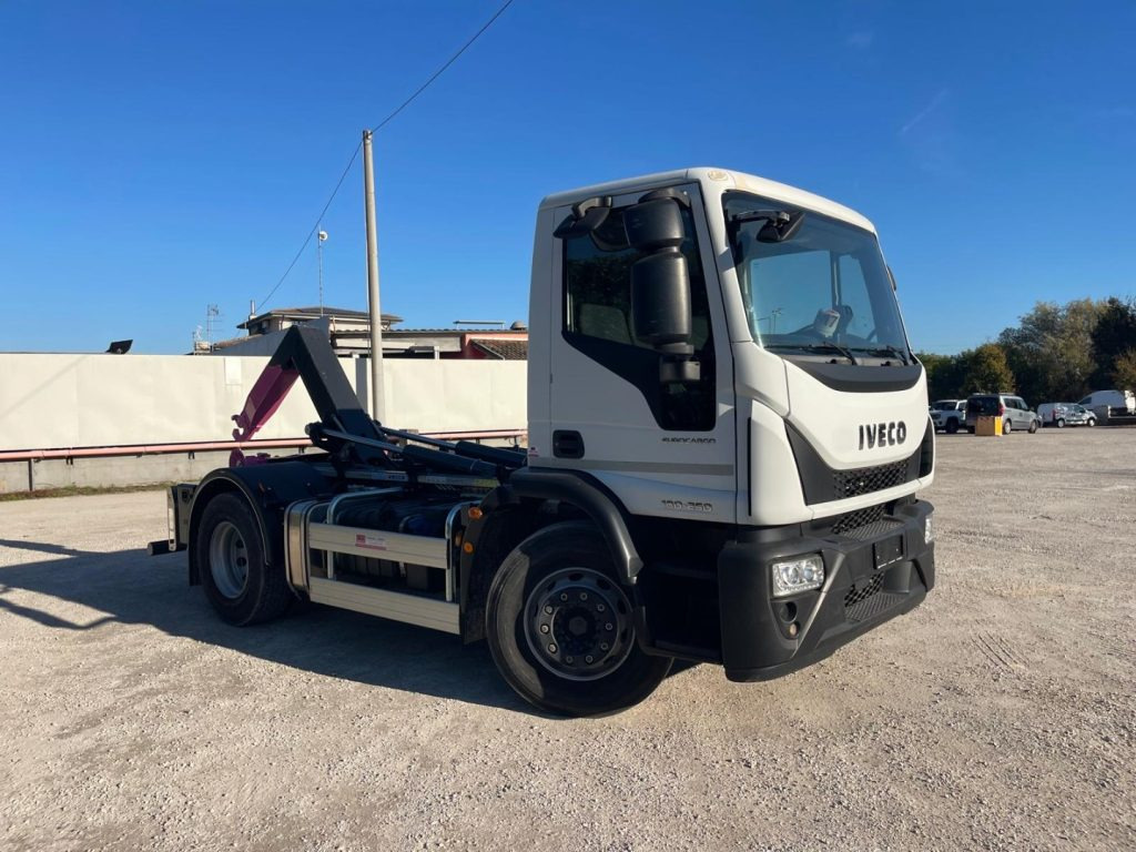 IVECO EUROCARGO 180E25 CON SCARRABILE NUOVO - Camión multibasculante: foto 2 IVECO EUROCARGO 180E25 CON SCARRABILE NUOVO - Camión multibasculante: foto 2