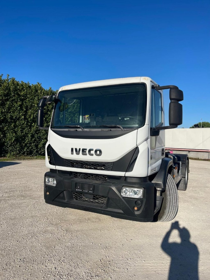 IVECO EUROCARGO 180E25 CON SCARRABILE NUOVO - Camión multibasculante: foto 1 IVECO EUROCARGO 180E25 CON SCARRABILE NUOVO - Camión multibasculante: foto 1