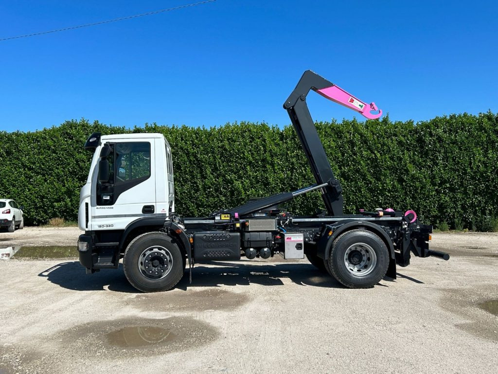 IVECO EUROCARGO 180E32K NUOVO SCARRABILE - Camión multibasculante: foto 3 IVECO EUROCARGO 180E32K NUOVO SCARRABILE - Camión multibasculante: foto 3