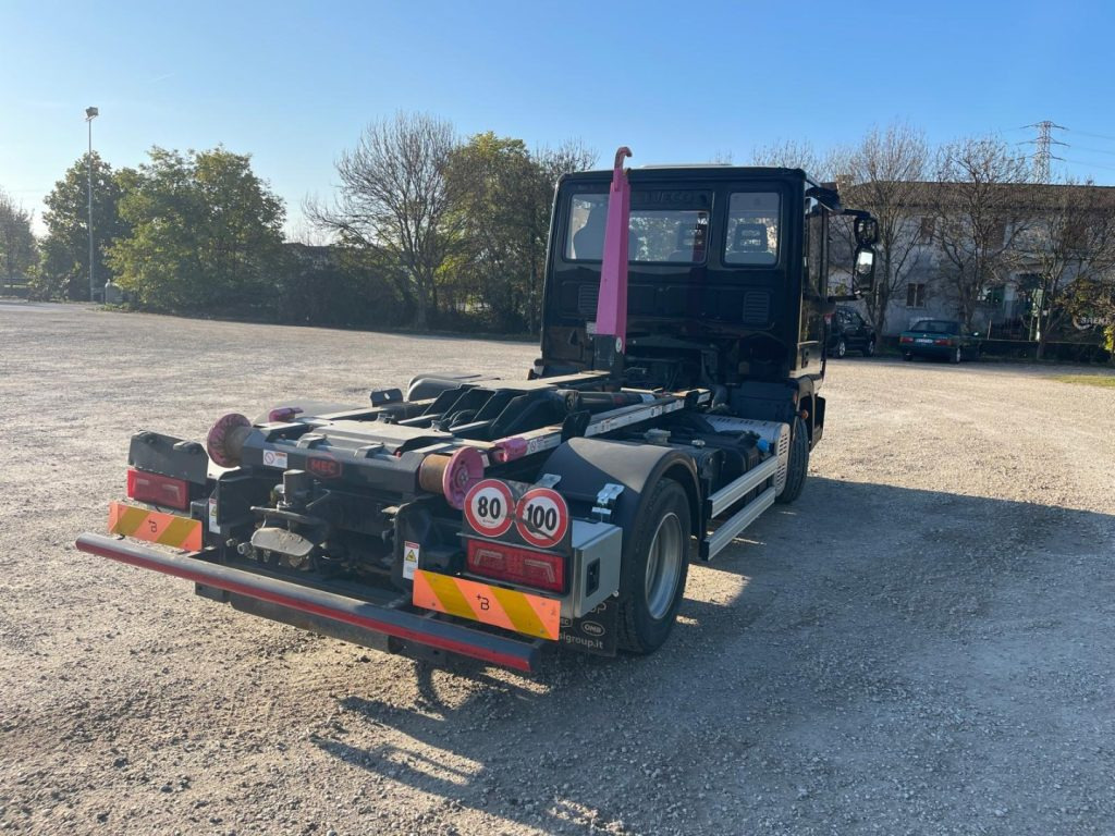 Camión multibasculante IVECO EUROCARGO 75E18 CON SCARRABILE NUOVO: foto 6