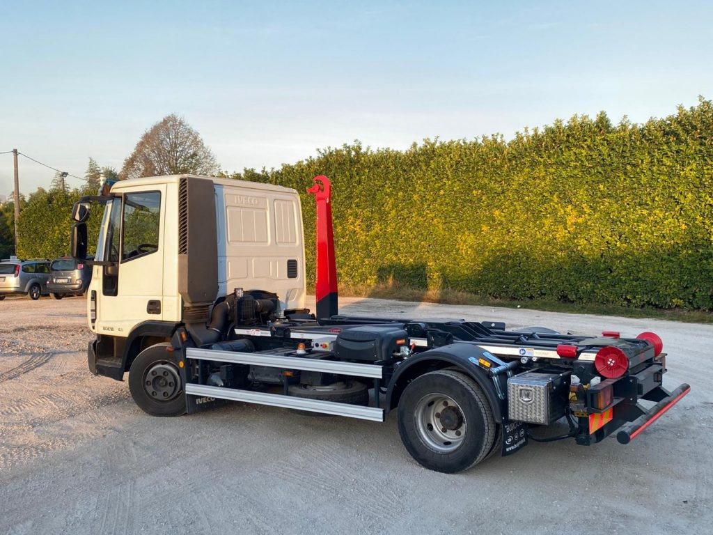 IVECO EUROCARGO 80 E18 CON IMPIANTO SCARRABILE NUO - Camión multibasculante: foto 5 IVECO EUROCARGO 80 E18 CON IMPIANTO SCARRABILE NUO - Camión multibasculante: foto 5