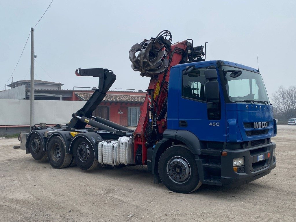 IVECO STRALIS 260.450 SCARRABILE CON GRU - Camión multibasculante: foto 1 IVECO STRALIS 260.450 SCARRABILE CON GRU - Camión multibasculante: foto 1