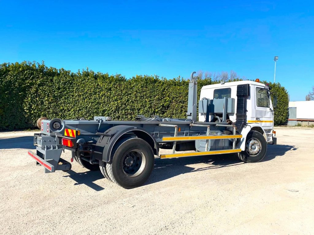 SCANIA H82 SCARRABILE BALESTRATO ANTERIORE E POSTE - Camión multibasculante: foto 4 SCANIA H82 SCARRABILE BALESTRATO ANTERIORE E POSTE - Camión multibasculante: foto 4