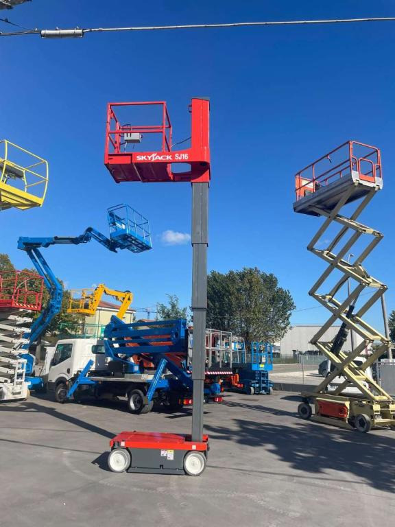 Plataforma de mástil vertical SkyJack SJ-16: foto 15