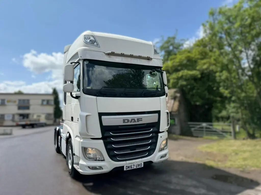 DAF XF 105 (UVO) - Cabeza tractora: foto 1 DAF XF 105 (UVO) - Cabeza tractora: foto 1