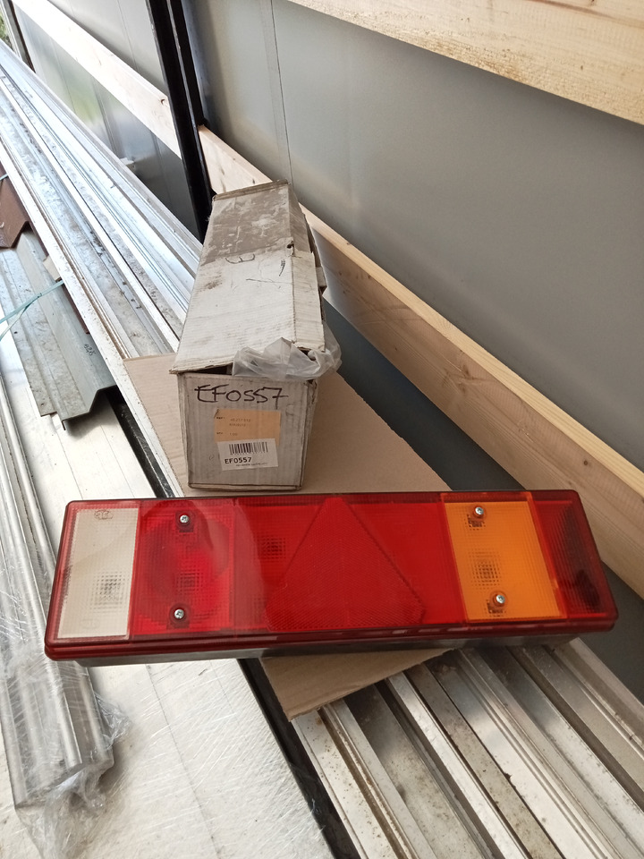 Vignal FEU ARRIERE GAUCHE LC7T - Luz trasera: foto 1 Vignal FEU ARRIERE GAUCHE LC7T - Luz trasera: foto 1