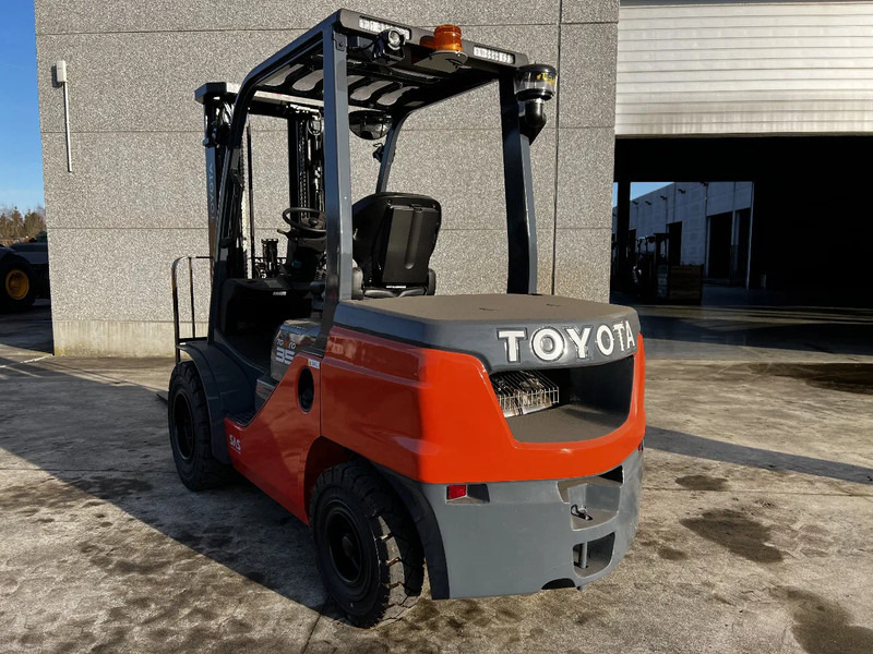 Toyota 52-8FDJF35 TONERO 35 (NEW) (6x in Stock) - Carretilla elevadora diésel: foto 3 Toyota 52-8FDJF35 TONERO 35 (NEW) (6x in Stock) - Carretilla elevadora diésel: foto 3