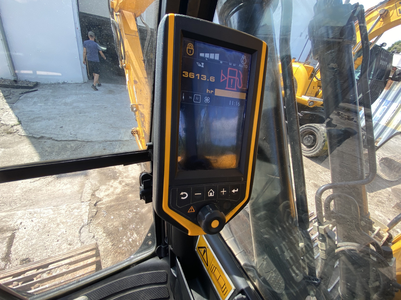 Excavadora de cadenas JCB JS131: foto 20 Excavadora de cadenas JCB JS131: foto 20