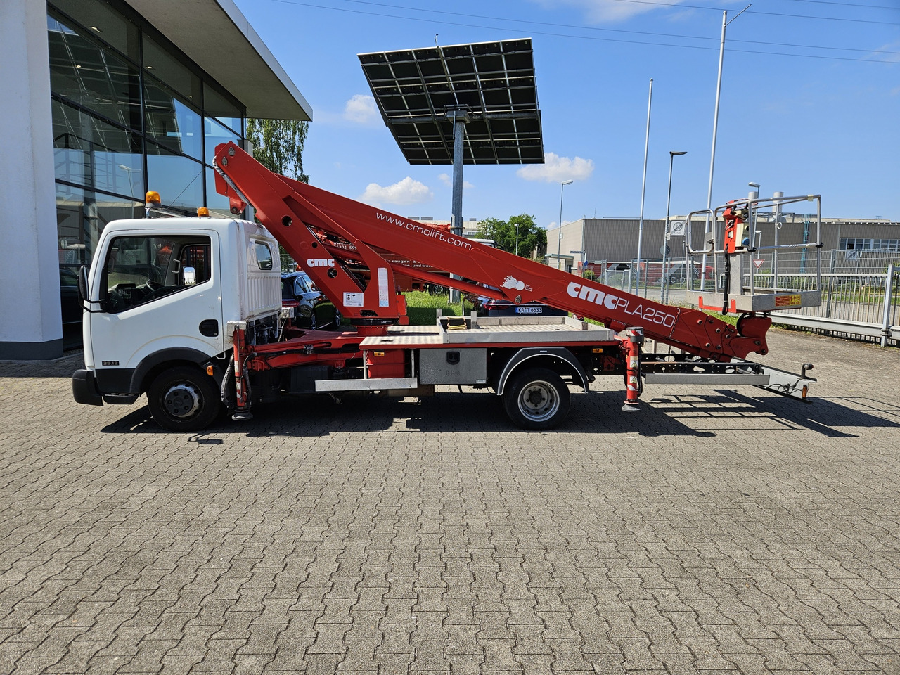 Nissan Cabstar CMC PLA 250 - 25m TOP nur 420 Stunden! - Camión con plataforma elevadora: foto 1 Nissan Cabstar CMC PLA 250 - 25m TOP nur 420 Stunden! - Camión con plataforma elevadora: foto 1