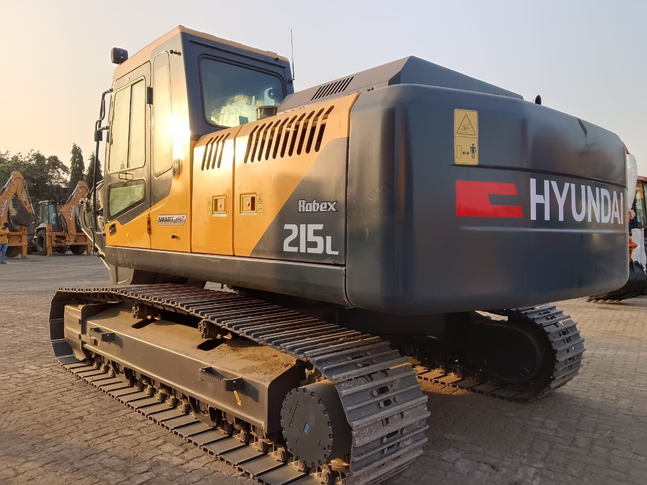 New Hyundai R215L tracked excavator - Excavadora de cadenas: foto 4 New Hyundai R215L tracked excavator - Excavadora de cadenas: foto 4