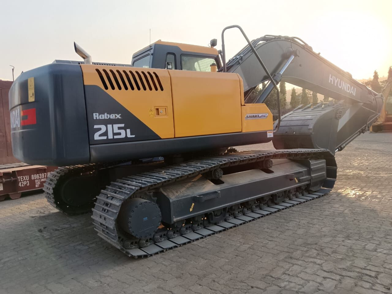 New Hyundai R215L tracked excavator - Excavadora de cadenas: foto 1 New Hyundai R215L tracked excavator - Excavadora de cadenas: foto 1