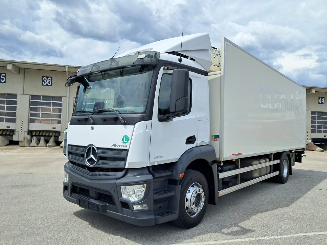 MERCEDES-BENZ Antos 2135 Kühlkoffer | Supra 850 | Standheizung - Camión frigorífico: foto 1 MERCEDES-BENZ Antos 2135 Kühlkoffer | Supra 850 | Standheizung - Camión frigorífico: foto 1