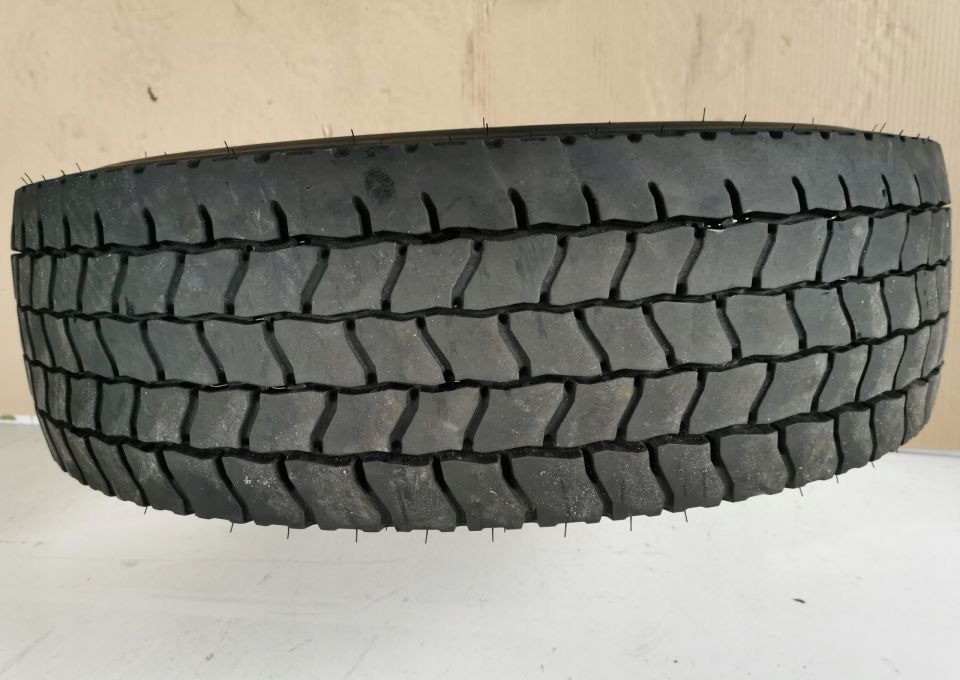 215/75R17.5 FULDA PENDNA 38/19 ŁADNA - Neumático: foto 2 215/75R17.5 FULDA PENDNA 38/19 ŁADNA - Neumático: foto 2