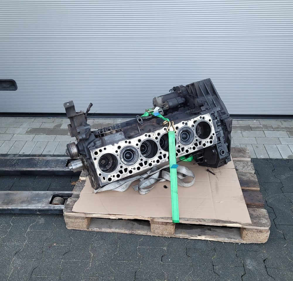 BLOK SILNIKA IVECO EUROCARGO E6 - Bloque de cilindros para Camión: foto 1 BLOK SILNIKA IVECO EUROCARGO E6 - Bloque de cilindros para Camión: foto 1