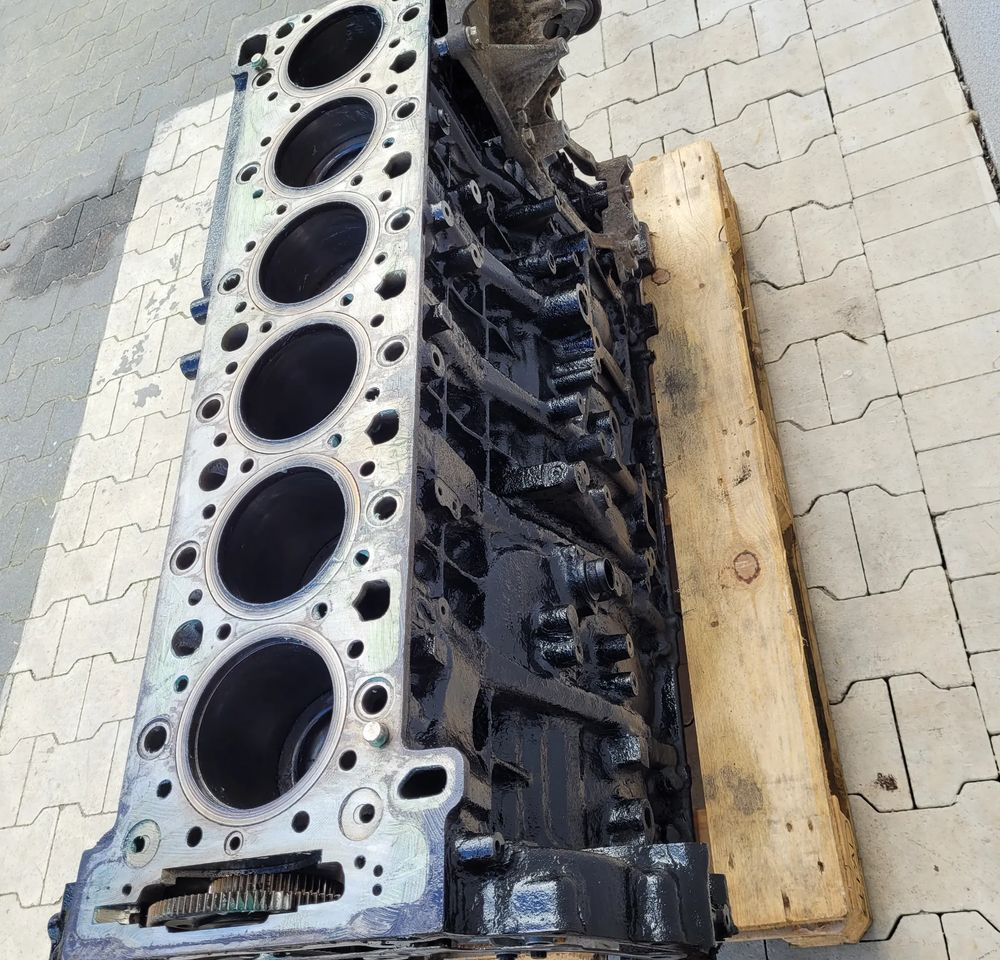 BLOK SILNIKA MERCEDES ACTROS MP4 EURO6 R471 09 - Bloque de cilindros para Camión: foto 2 BLOK SILNIKA MERCEDES ACTROS MP4 EURO6 R471 09 - Bloque de cilindros para Camión: foto 2