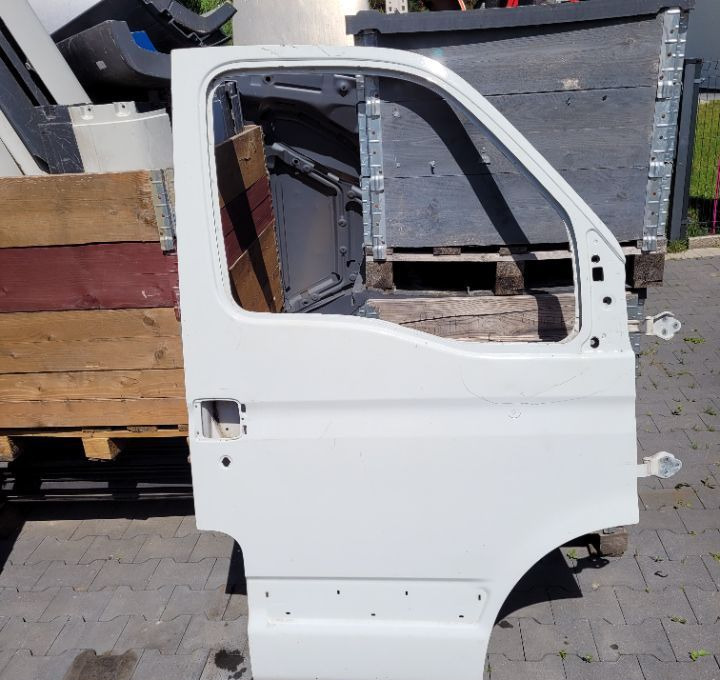 DRZWI IVECO DAILY MASTER MASCOTT PRAWE - Puerta y piezas para Furgoneta: foto 1 DRZWI IVECO DAILY MASTER MASCOTT PRAWE - Puerta y piezas para Furgoneta: foto 1