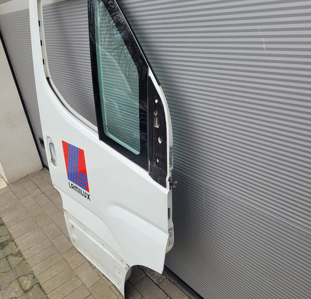 DRZWI IVECO DAILY NM RH. LUB LH. CANA ZA SZT. CHWALIM116 - Puerta y piezas para Furgoneta: foto 3 DRZWI IVECO DAILY NM RH. LUB LH. CANA ZA SZT. CHWALIM116 - Puerta y piezas para Furgoneta: foto 3