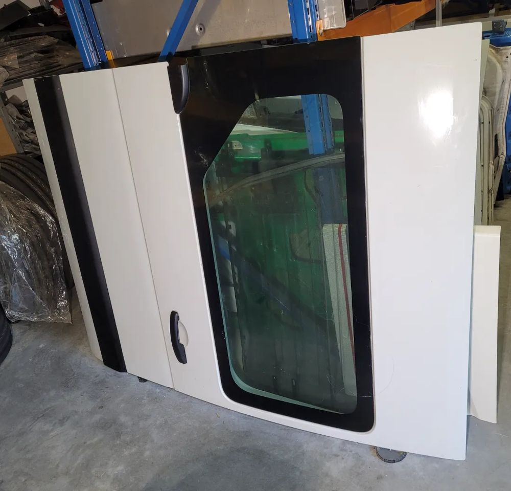 DRZWI RENAULT MASTER PRZESUWNE BOCZNE. - Puerta y piezas para Furgoneta: foto 1 DRZWI RENAULT MASTER PRZESUWNE BOCZNE. - Puerta y piezas para Furgoneta: foto 1