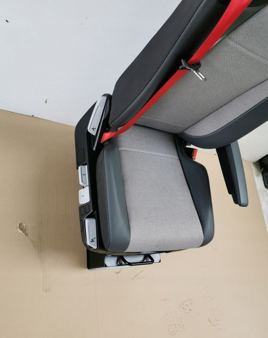 FOTEL RENAULT RANGE T GAMA PRAWY NOWY PNEUMATYCZNY - Asiento: foto 3 FOTEL RENAULT RANGE T GAMA PRAWY NOWY PNEUMATYCZNY - Asiento: foto 3
