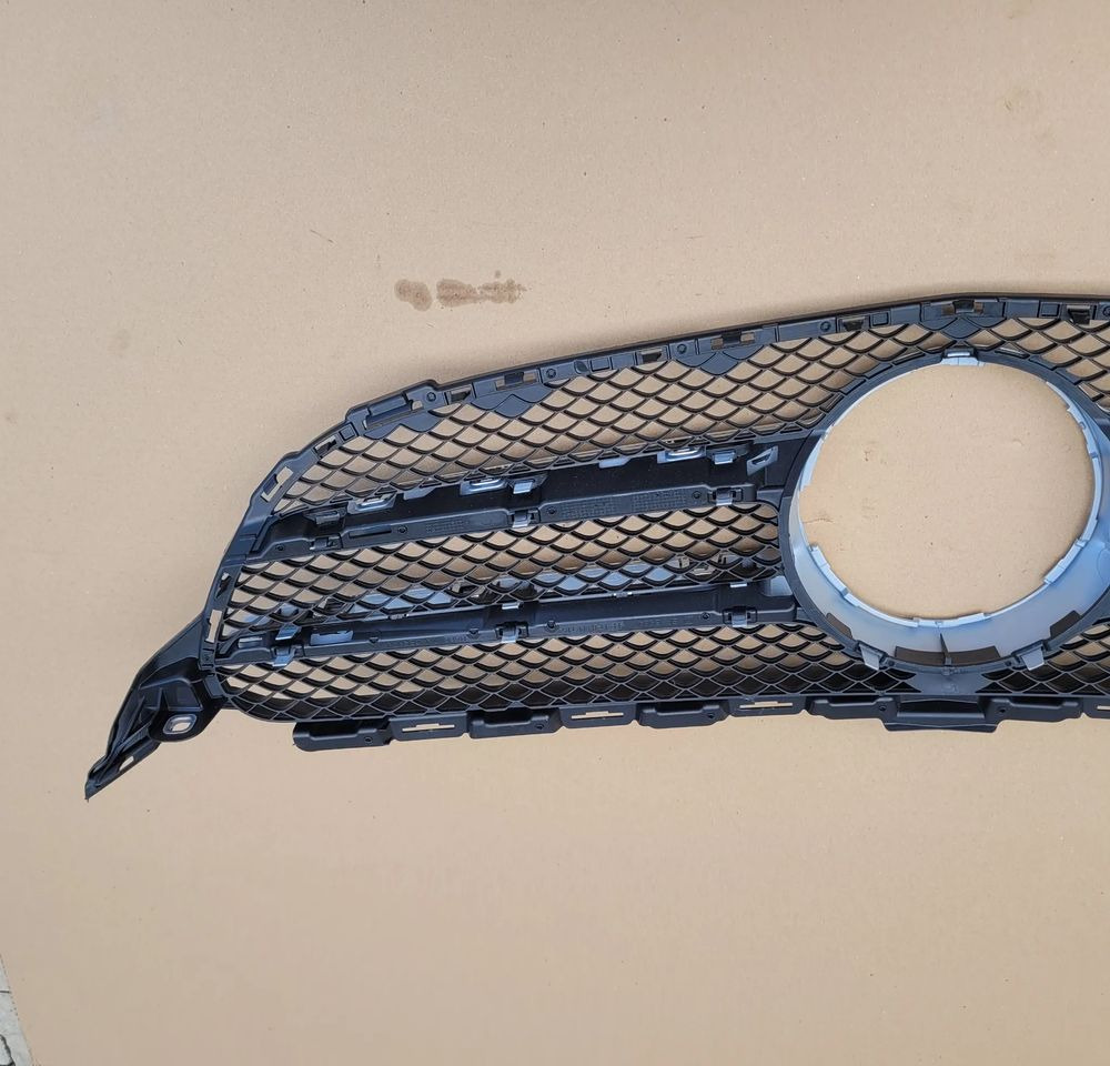 GRILL ATRAPA MERCEDES C KLASA A205 880 01 83 - Parrilla para Camión: foto 4 GRILL ATRAPA MERCEDES C KLASA A205 880 01 83 - Parrilla para Camión: foto 4