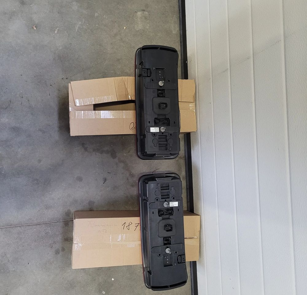LAMPY TYL DAF XF CF ORYGINAŁ KOMPLET OM 1875579 CHWALIM116 - Carrocería y exterior para Camión: foto 2 LAMPY TYL DAF XF CF ORYGINAŁ KOMPLET OM 1875579 CHWALIM116 - Carrocería y exterior para Camión: foto 2