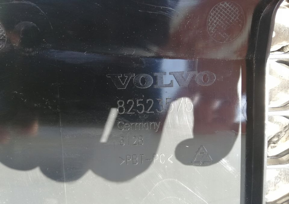 MASKA GRILL ATRAPA VOLVO FL FE 82523575 NOWY ORYG. - Capota: foto 5 MASKA GRILL ATRAPA VOLVO FL FE 82523575 NOWY ORYG. - Capota: foto 5