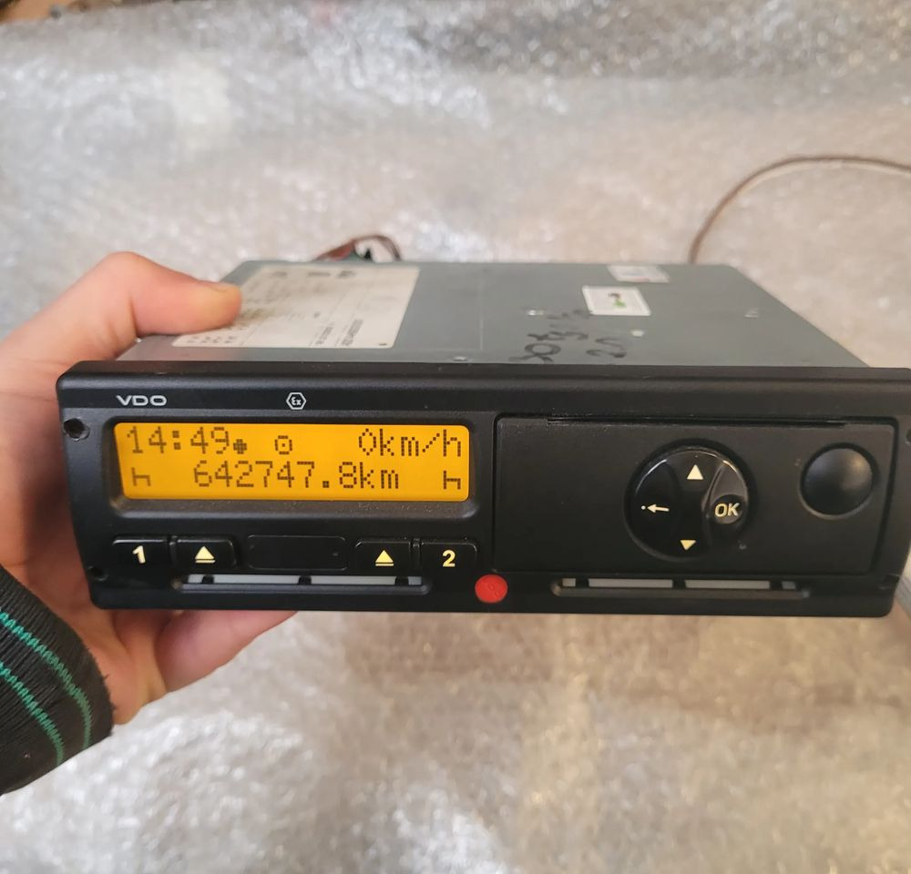 TACHOGRAF MERCEDES ACTROS A0014469033 R.2.0 - Tacógrafo para Camión: foto 1 TACHOGRAF MERCEDES ACTROS A0014469033 R.2.0 - Tacógrafo para Camión: foto 1